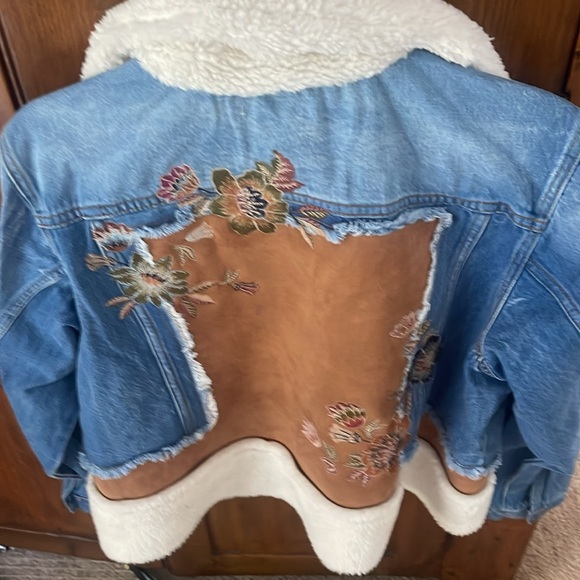 NWT Driftwood embroidered Jean jacket with faux suede accent - Picture 5 of 7